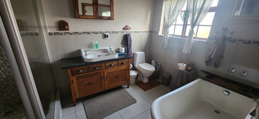 8 Bedroom Property for Sale in Geelhoutboom Western Cape